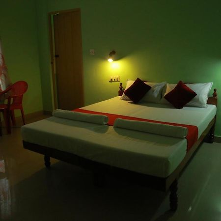 Shirleys Beach Hotel Ковалам Екстер'єр фото