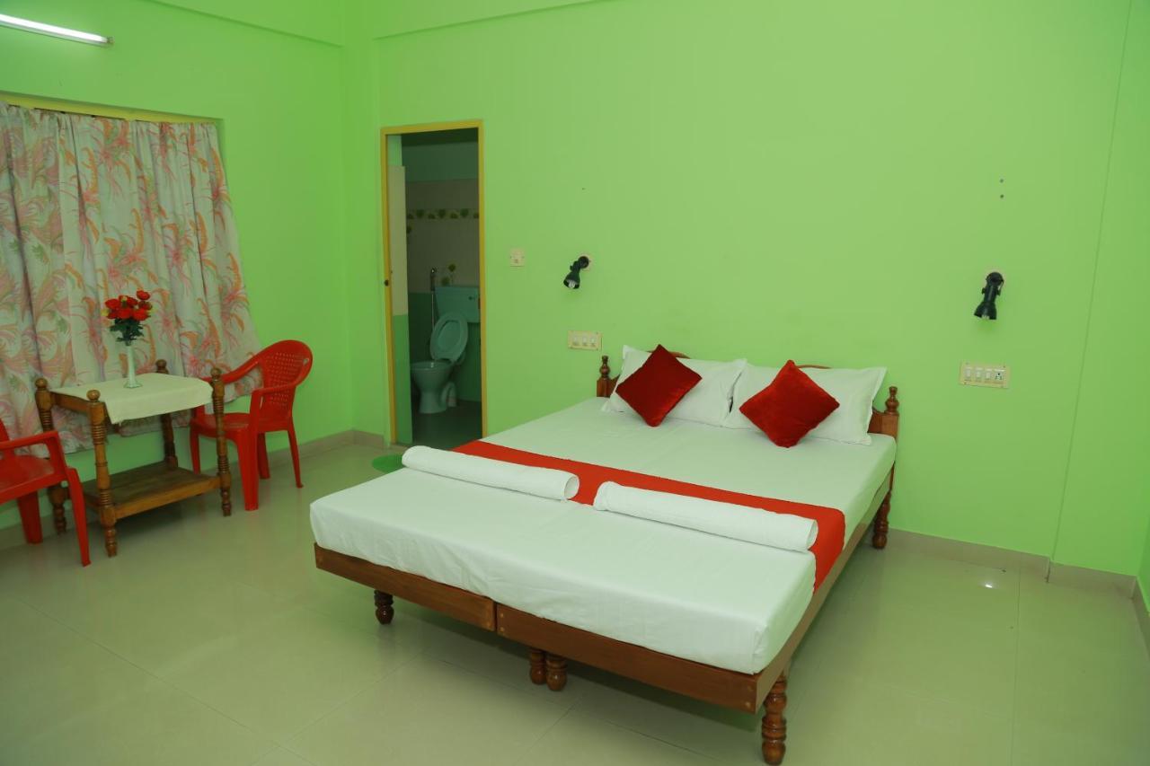 Shirleys Beach Hotel Ковалам Екстер'єр фото
