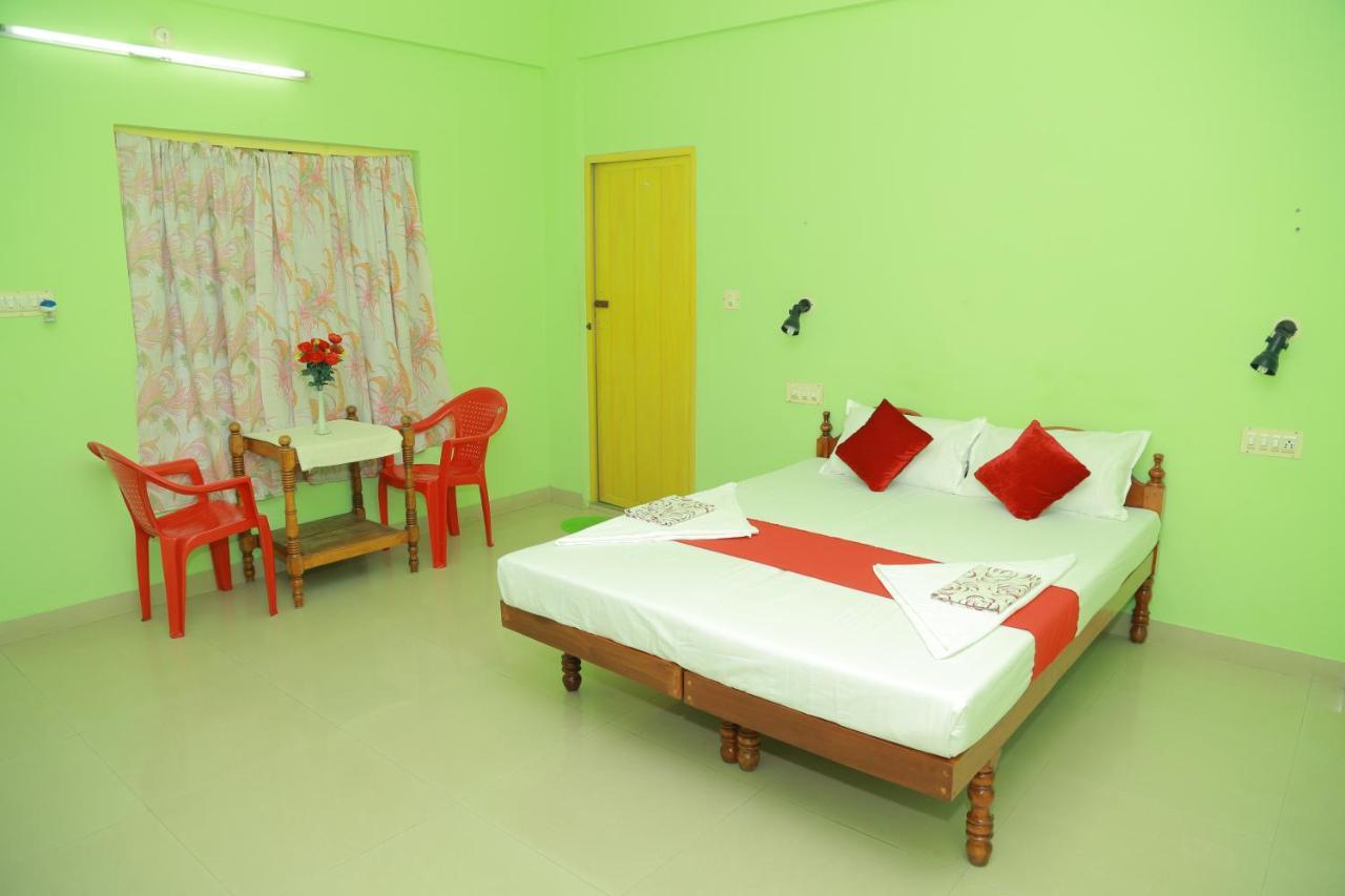 Shirleys Beach Hotel Ковалам Екстер'єр фото