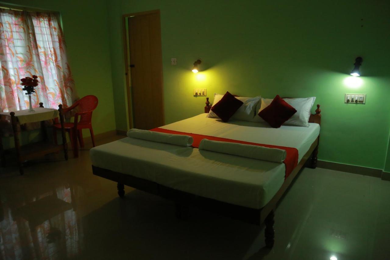 Shirleys Beach Hotel Ковалам Екстер'єр фото